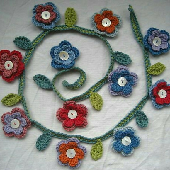 Vintage Crochet necklace handmade - Picture 2 of 4